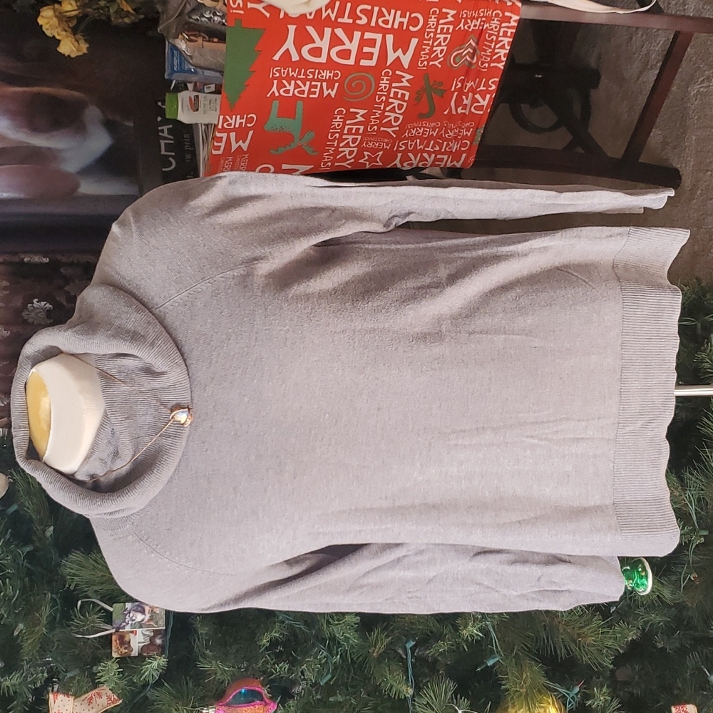 Ellen Tracy Grey Sweater✨️ - Picture 5 of 6